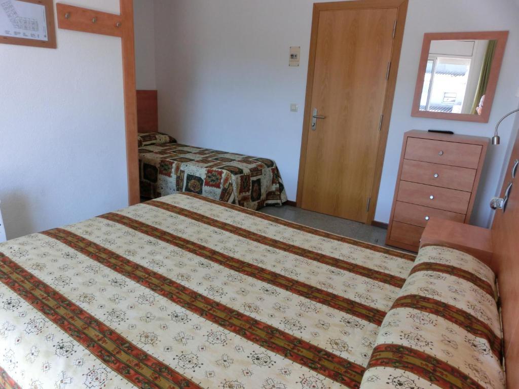 Hotel Can Catala L'Escala Room photo