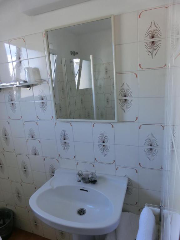 Hotel Can Catala L'Escala Room photo