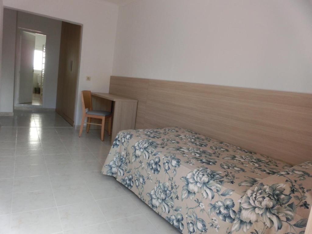 Hotel Can Catala L'Escala Room photo